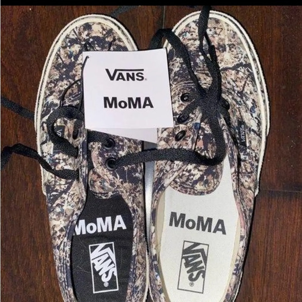 Vans NWTS ~
AUTHENTIC
MoMA BY JACKSON POLLACK!
OUT
OF STOCKIE ONE